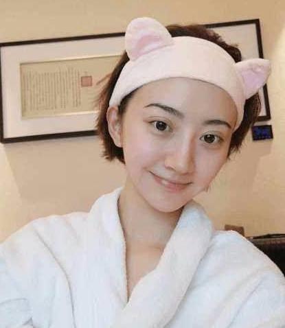 娱乐吃瓜女明星素颜,娱乐圈吃瓜女明星的真实面貌  第3张